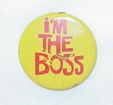 VINTAGE "I'M THE BOSS" NOVELTY BUTTON - 1" DIA - MADE IN USA - PROBABLY 1960'S