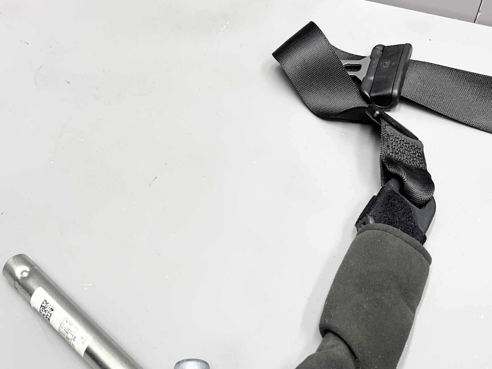 ⭐️2017-2022 MASERATI LEVANTE FRONT RIGHT PASSENGER SEAT BELT RETRACTOR BLACK OEM