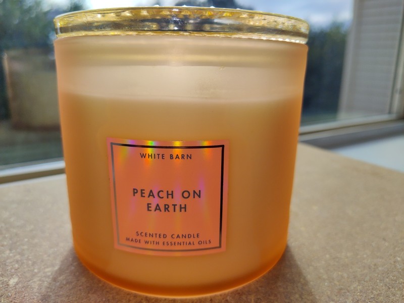  BATH & BODY WORKS WHITE BARN PEACH ON EARTH 3 WICK SCENTED CANDLE BRAND NEW