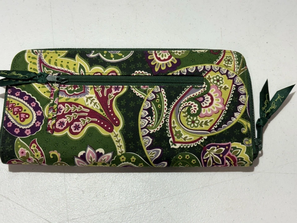 CARTERA ORGANIZADORA DE VIAJE VERA BRADLEY EN PATRÓN VERDE CHELSEA RETIRADO Foto 3 de 4