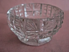 ROUND SHORT PEDESTAL CUT GLASS OPEN SALT CELLAR w/8 ALTERNATING PATTERNS