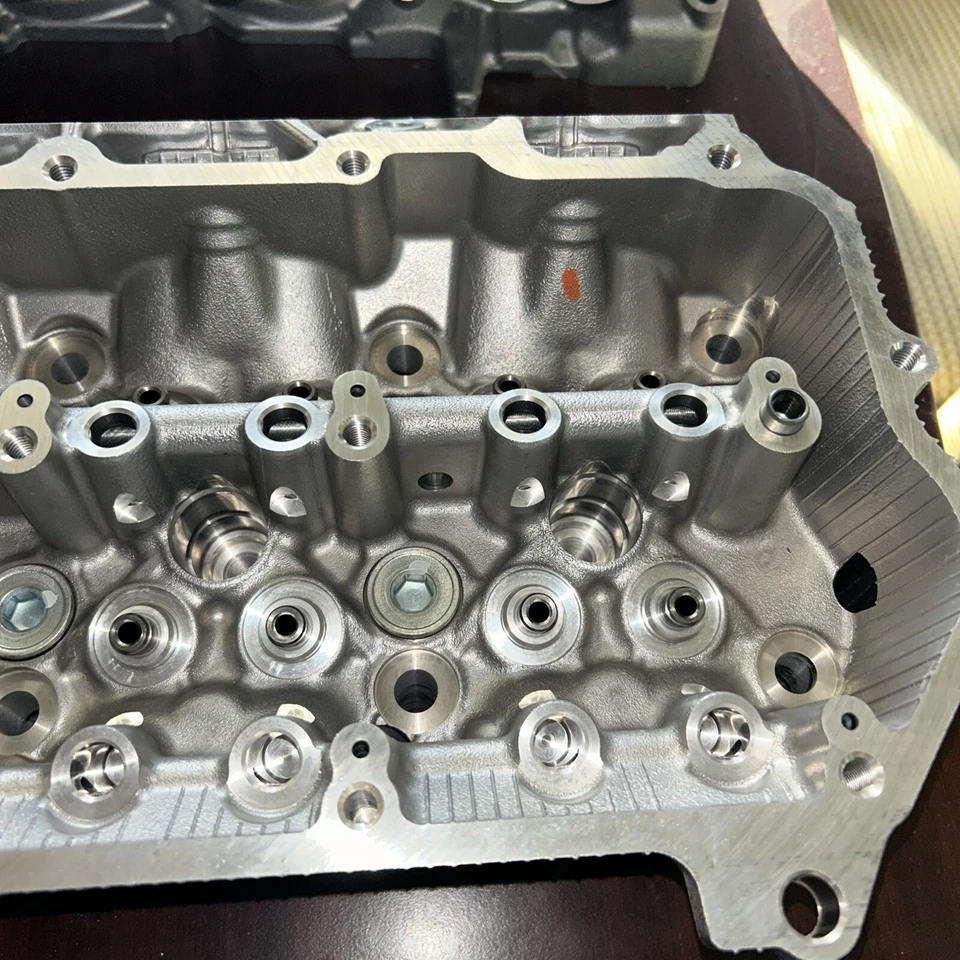 Culatas izquierda/derecha Lexus GX460 Lx570 2017-2021 11102-39335 11101-09650 Foto 4 de 4