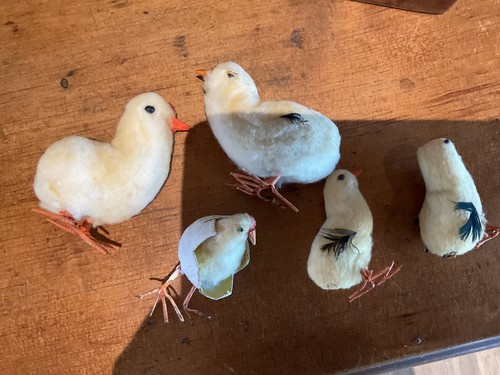 ~Vintage Spun Cotton/Batting Easter Chicks with early basket / lot of 5 chicks~ - Picture 7 of 13