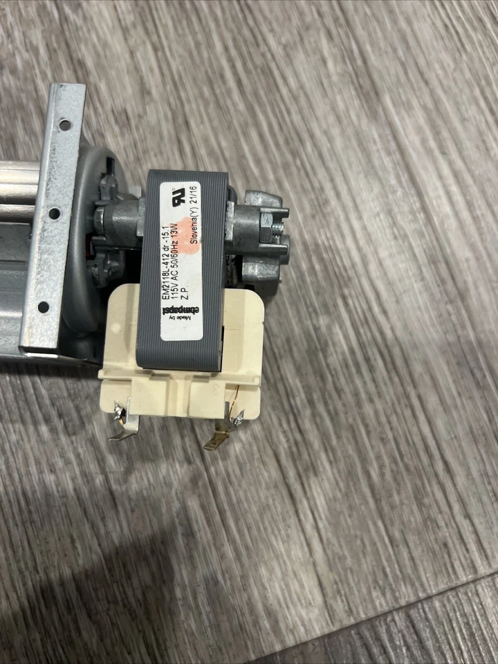 Двигатель вентилятора охлаждения 695211252 Smeg - Изображение 2 из 3