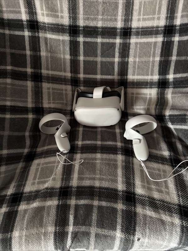 Oculus Quest 2 headset and controllers
