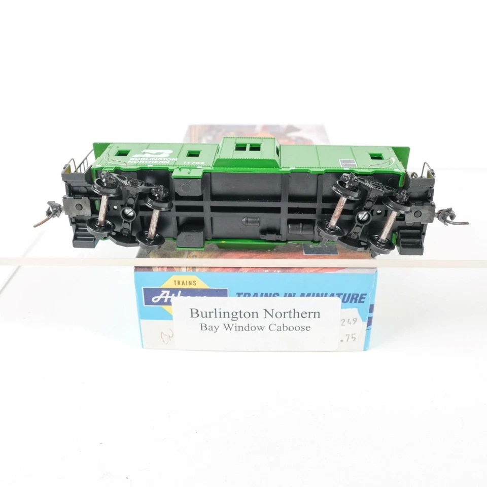 Athearn HO Scale Burlington Northern BN #11702 Bay Window Caboose Kit Built - Image 3 of 4