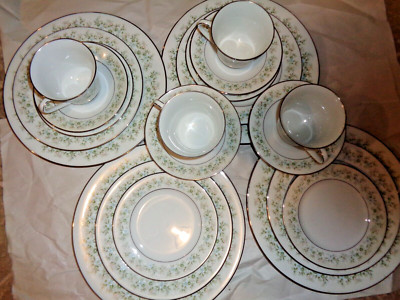 Noritake Savannah 2031 Platinum Rimmed 20 Piece Place Setting Service for Four