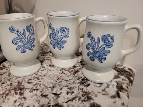 Vintage Pfaltzgraff Yorktowne Pedestal Footed Mugs Stoneware USA Set Of 3