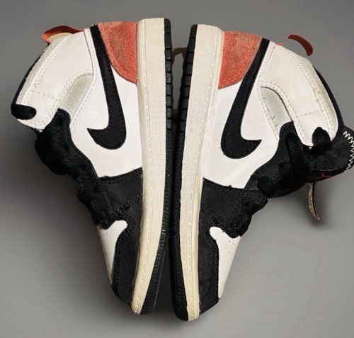 Nike Air Jordan 1 Mid SE (PS) Red-Black-Igloo KIDS Size 11c Excellent Condition