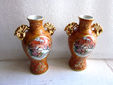 MARANELO Beautiful Italy Hand Painted 2 Vases, 4" Tall, Gilded Gold Accents  NEW