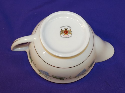 ROYAL JACKSON "SYLVIA" DINNERWARE CREAMER BLUE FLOWERS GREEN LEAVES - Picture 6 of 7