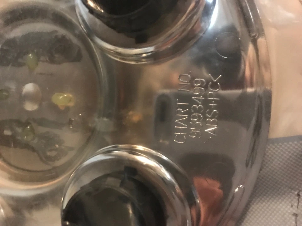 TAPAS CENTRALES PONTIAC 2005 GRAND AM NOS GM#9594314 / 9593499 1 JUEGO DE 4 Foto 4 de 4