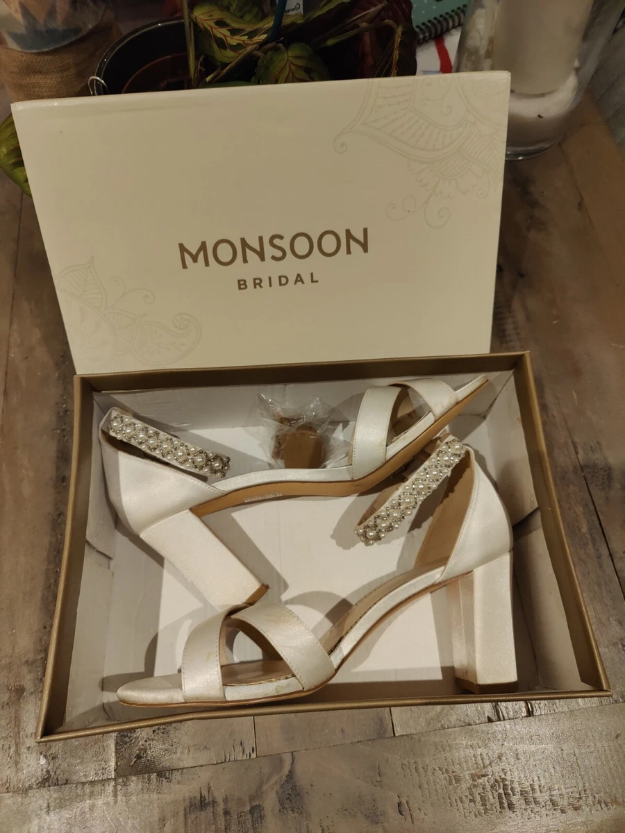 Bridal shoes deals monsoon