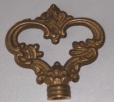 Przycisk dekoracyjny lampy "Klucz ozdobny", farby mosiężne, 65 mm, gwint wewnętrzny M10 x 1