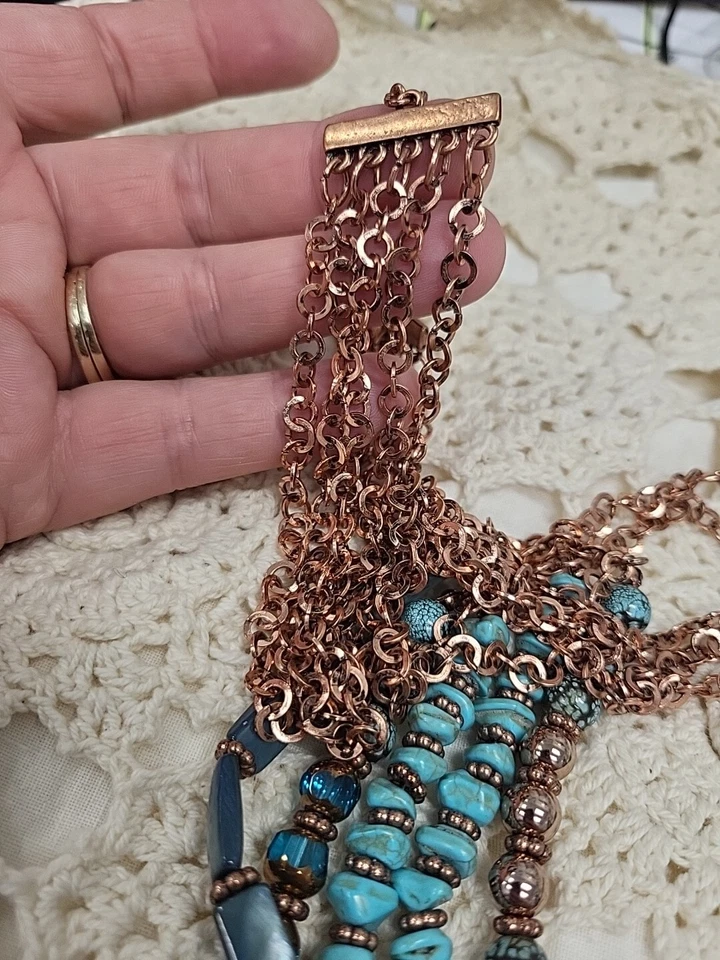Declaración bohemia marca Eocar multihilo cobre, concha y cuentas de turquesa... Foto 4 de 4
