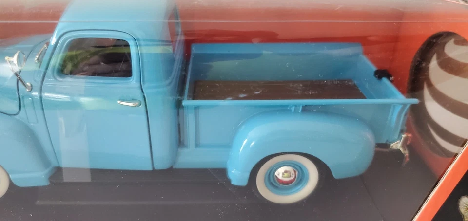 Camioneta GMC Road Signature 1950 escala 1:18 azul nueva en caja Foto 3 de 4