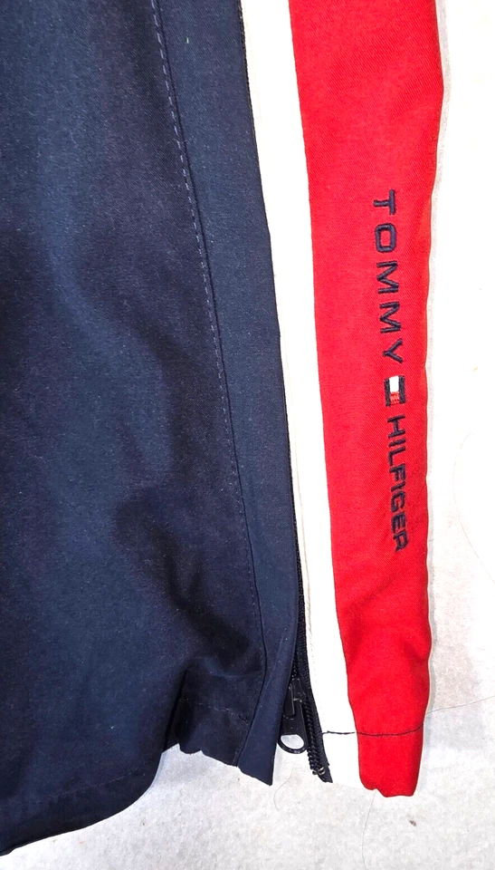 Pantalones deportivos a rayas TOMMY HILFIGER talla M de nailon azul rojo blanco usados en excelente estado Foto 3 de 4