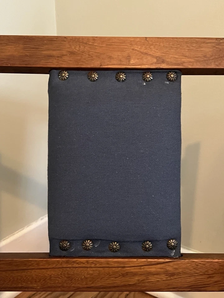 Mecedora infantil antigua Mission Oak con asiento tapizado Foto 3 de 4