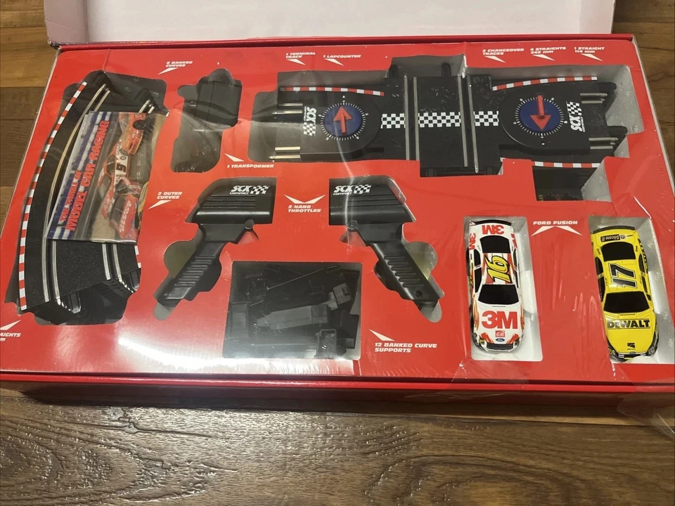 SCX COMPACT NASCAR TRI-OVAL SUPER SPEEDWAY 1:43 SLOT RACING SET Completo Foto 2 de 3