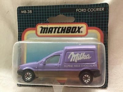 MATCHBOX MB 38 FORD COURIER MILKA - MIT SELTENEM HELLBRAUNEM SOCKEL! - AUF KARTE