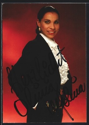 Ansichtskarte Musikerin Olivia Molina in schwarzem Anzug, Autograph 