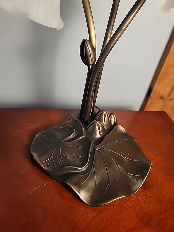 Tiffany Style Pond 3 Lily White Accent Table Lamp MCM Inspired 16” Tall - Image 2 of 4