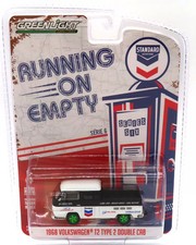 1/64 Greenlight 1968 Volkswagen T2 Double Cab Standard Oil Chase 41060-C