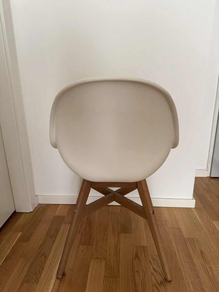 IKEA FANBYN Stuhl - weiße Sitzschale & Holzstuhlbeine - Bild 3 von 4