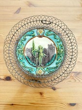 assiette jeanne d'Arc barbotine sur support fer blanc pas courant