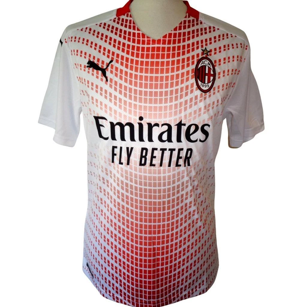 The new Milan 2020/2021 PUMA shirt