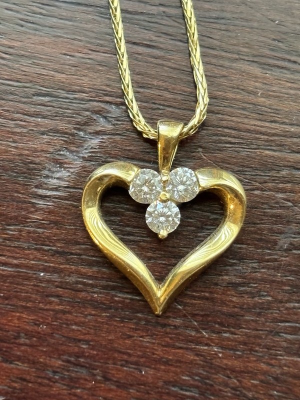 Leo Diamond 3 Diamond Pendant in 18 Karat Gold with Yellow Gold 18" Chain