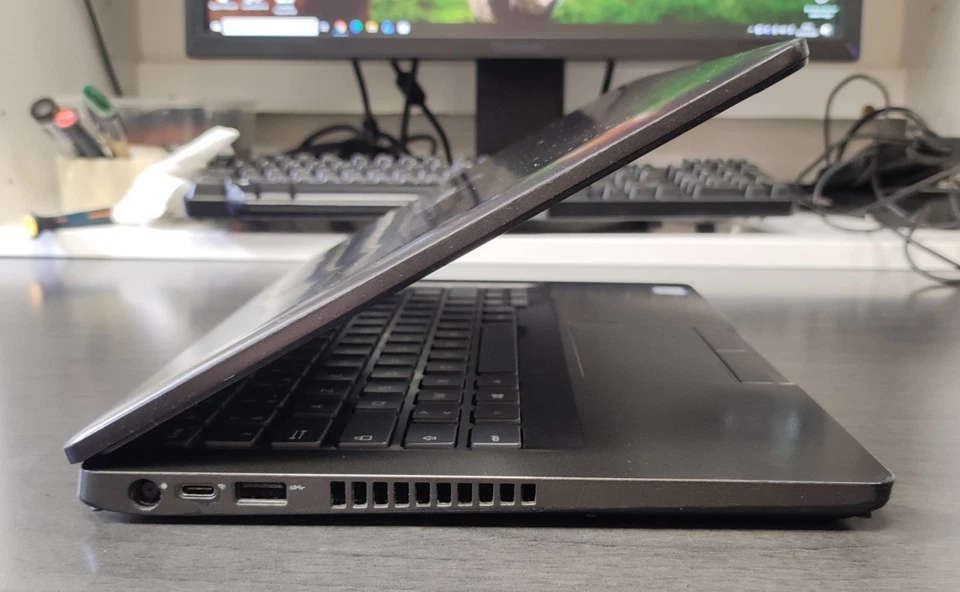 Dell Latitude 5400 · i5-8365U · 16GB · 250GB, photo 4 sur 5