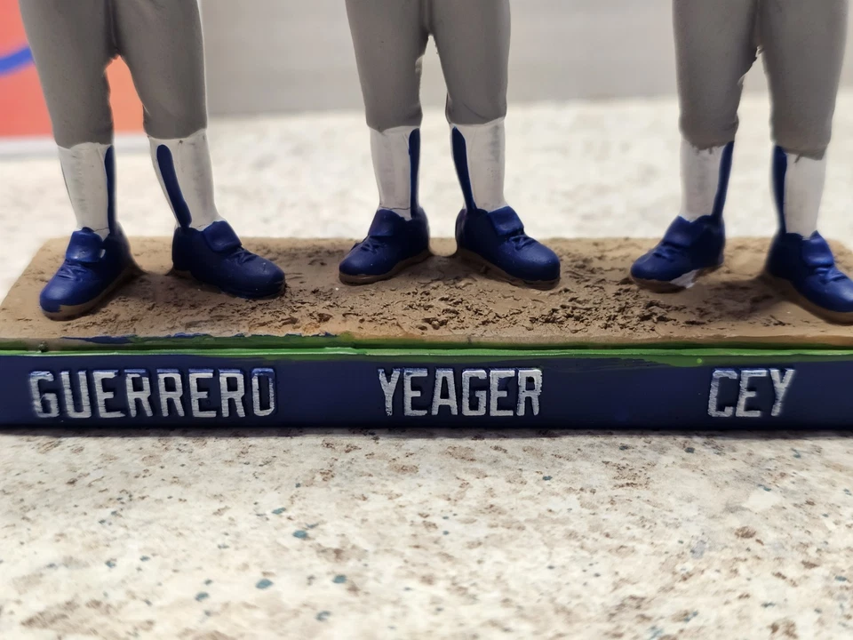 Guerrero Yeager Cey Los Angeles Dodgers MLB 2016 SGA Bobblehead NIB 1981 WS MVPs - Image 4 of 4