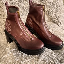 Botín para mujer Michael Kors Cyrus plataforma cremallera tacón Merlot talla 7 M