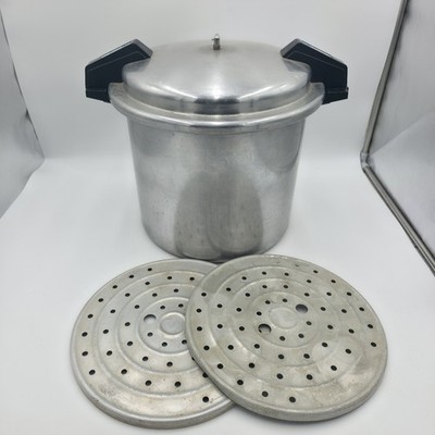 Vintage Mirro Matic 22 QT Pressure Cooker Canner M-0522-11 W/ 2 Trivets