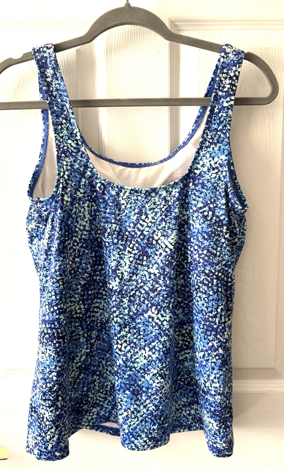 Tankini para mujer L.L.Bean azul sujetador incorporado forrado estampado geométrico Foto 3 de 4