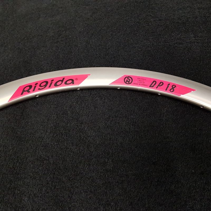 Jante 700 pneu Rigida DP18 pour restaurer un vélo de course vintage 32t