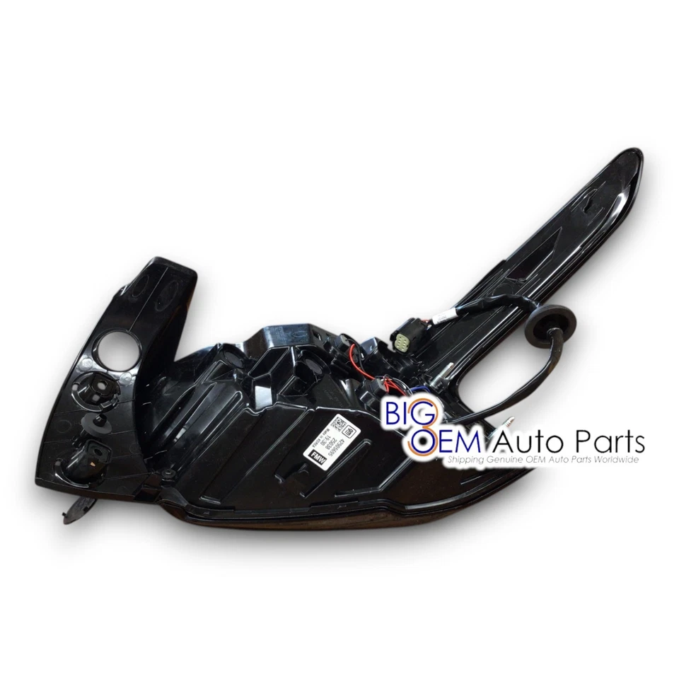 Luz trasera lateral del conductor Chevrolet Trax 2024-2026 nueva OEM 42905695 Foto 4 de 4