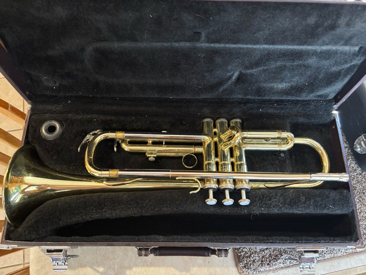 Yamaha YTR-2320 Trumpet Made in Japan w/ Case No Mouthpiece
