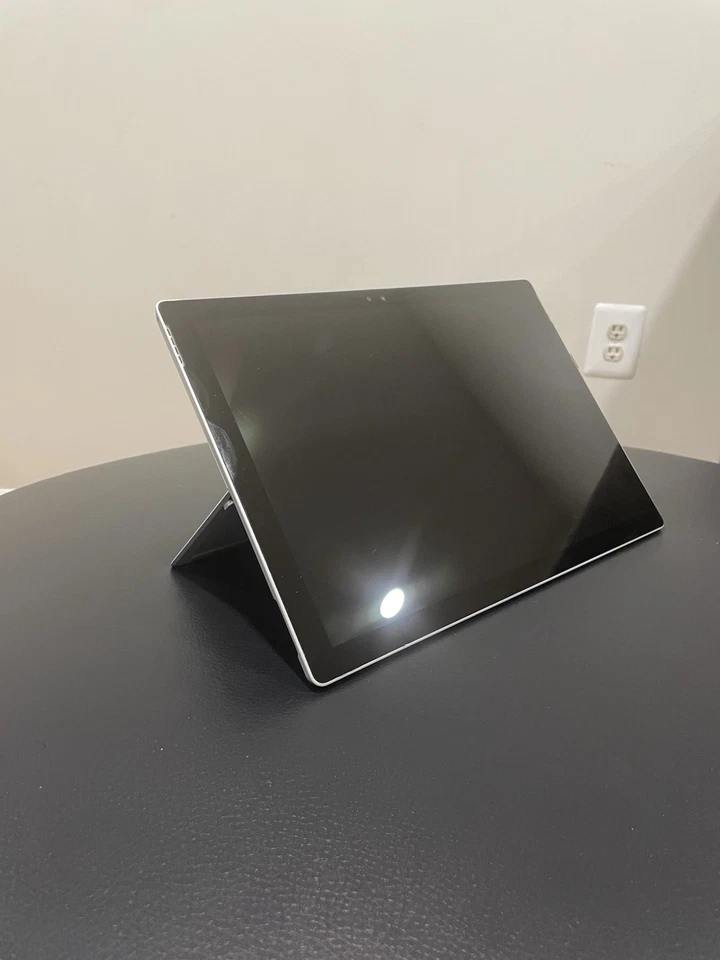 Microsoft поверхность Pro 4 I5-6300U 8GB RAM, 256GB SSD (чехол и ручка включены) - Изображение 3 из 4