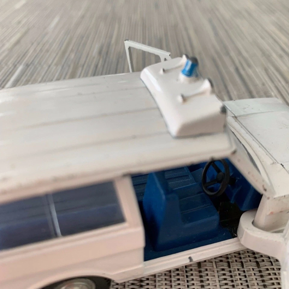 Dinky Toy Range Rover Ambulance - Image 4 of 4