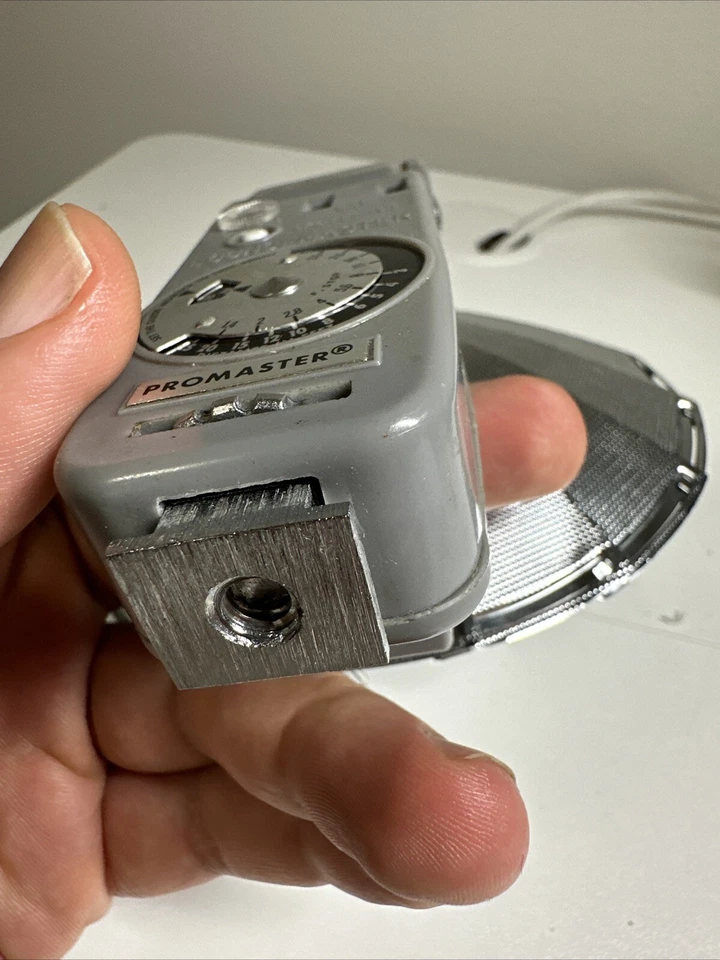 Vintage PROMASTER BOUNCEMASTER Collapsible Folding Pocket Flash Untested - Image 3 of 4