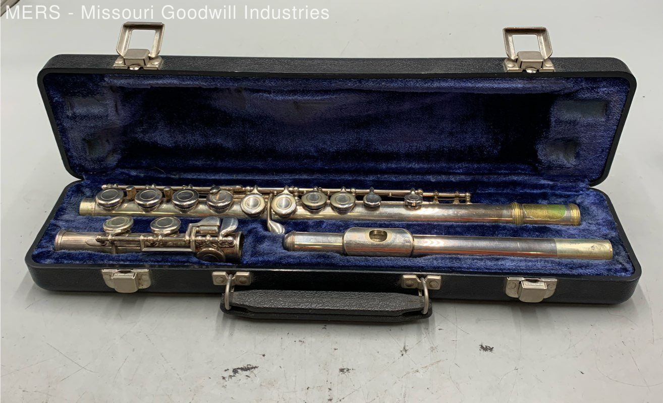 Armstrong Silver Tone Flute with Case