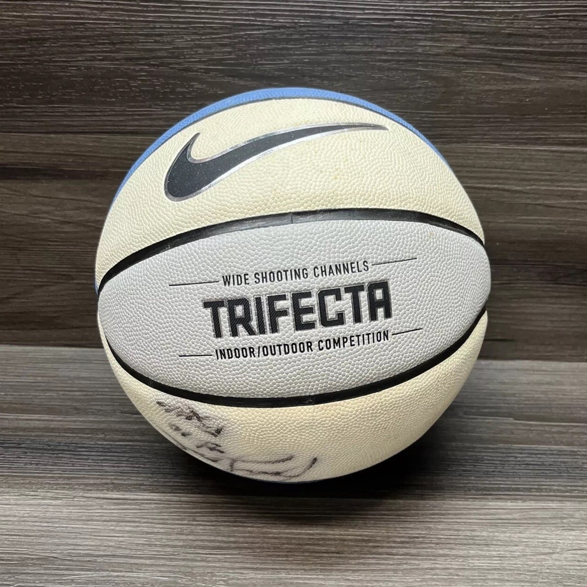 Nike Trifecta Wide Channel I/O Competition Bob Love Signed