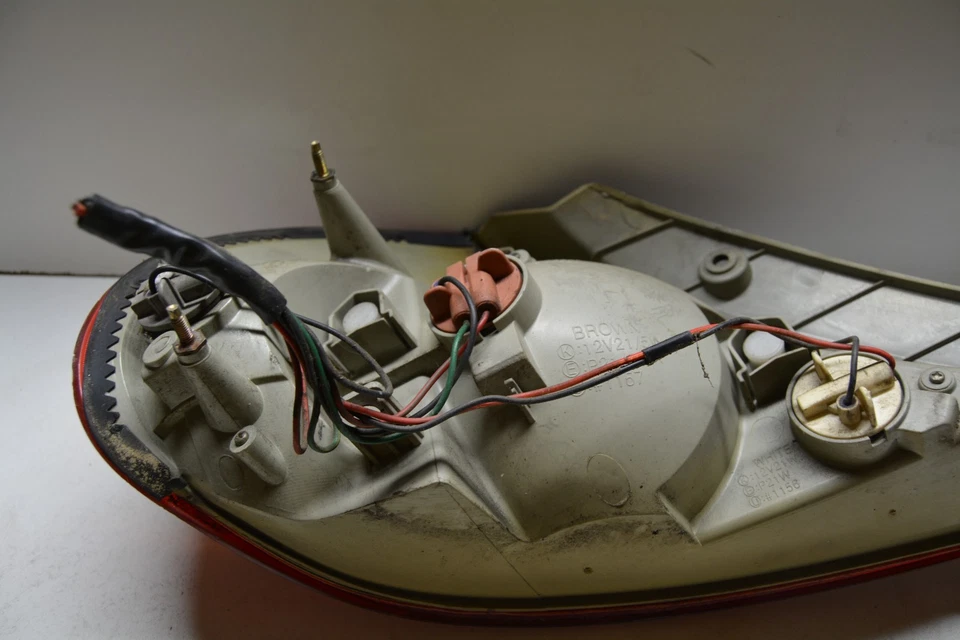 2001 - 2002 KIA SPECTRA REAR RIGHT PASSENGER SIDE TAILLIGHT LAMP OEM, 166-59345 - Image 4 of 4