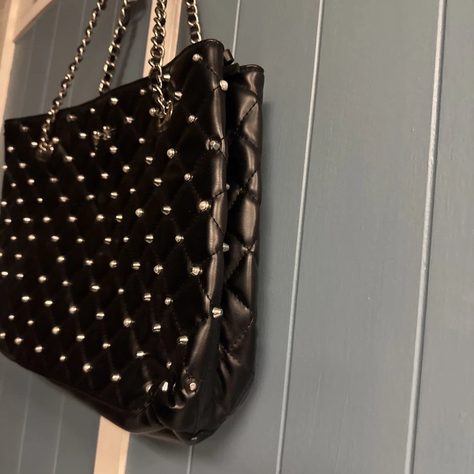 Bolso de Hombro Jessica Simpson Para Mujer Negro - 18" W x 13" H Cartera Perla Tachuelas Foto 4 de 4