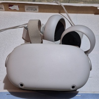 Oculus Quest 2 Standalone VR Headset White with Touch Controllers