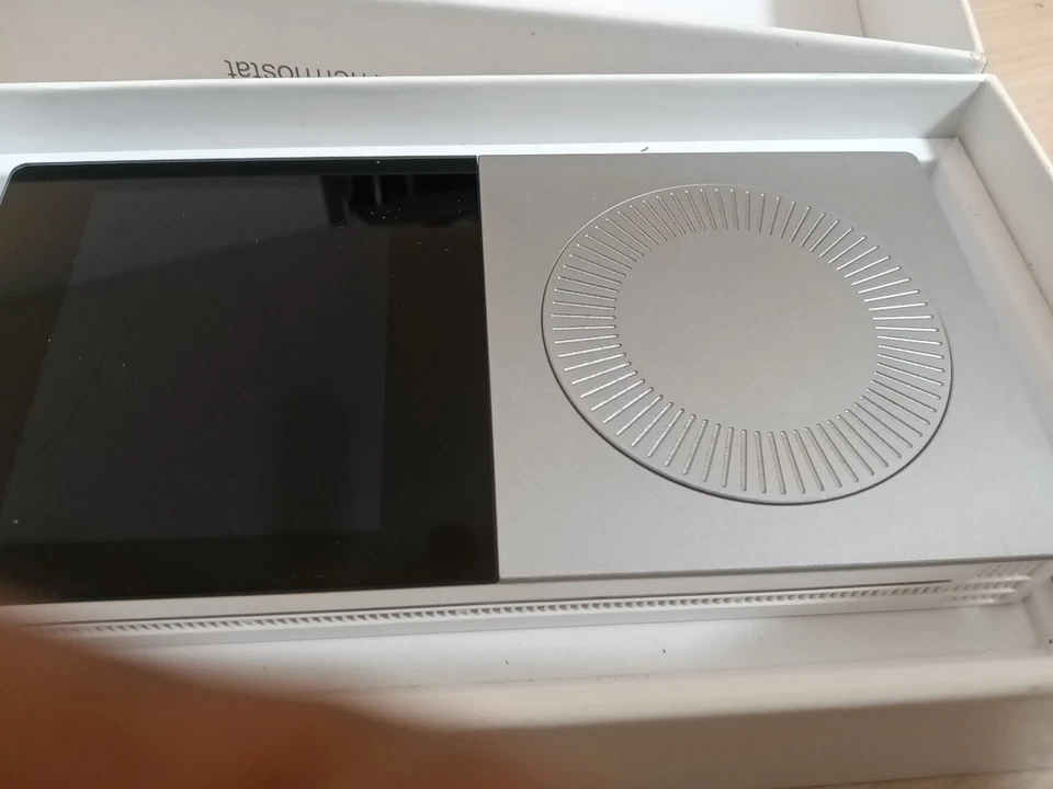 Daikin One+ Thermostat Programmable Auto Switching - D9000 - Image 4 of 4