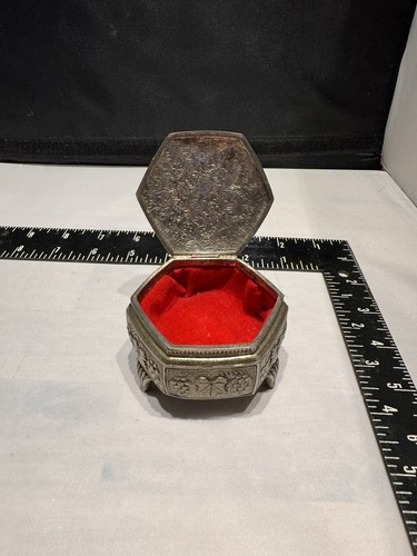 vintage silver plated jewelry trinket box With Red Lining - Picture 5 of 7