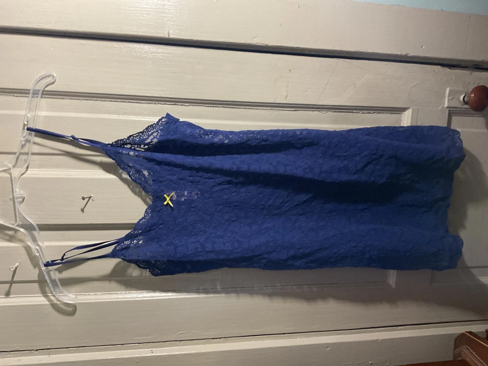 UNDERCOVER Abito Victoria Secret blu in pizzo con fiocchi gialli grande